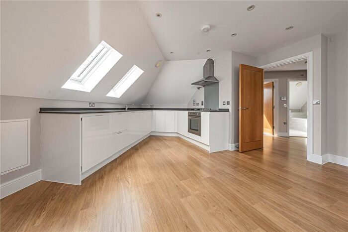 2 Bedroom Flat For Sale In Kingston Road, New Malden, KT3