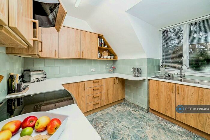 2 Bedroom Maisonette To Rent In Liston Court, Marlow, SL7