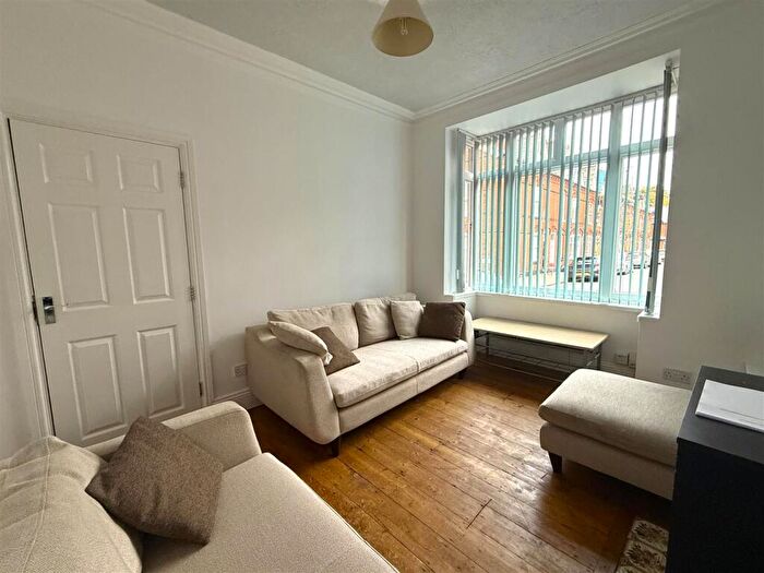 4 Bedroom End Of Terrace House To Rent In Sefton Road, Birmingham, B16