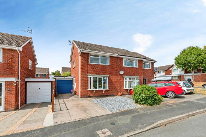 2 Bedroom Semi-Detached House For Sale In Kirby Avenue, Warwick, CV34