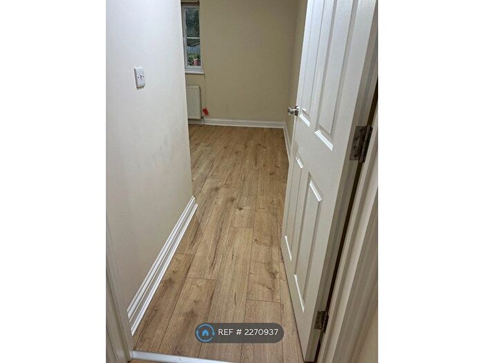2 Bedroom Flat To Rent In London Road, Benfleet, SS7