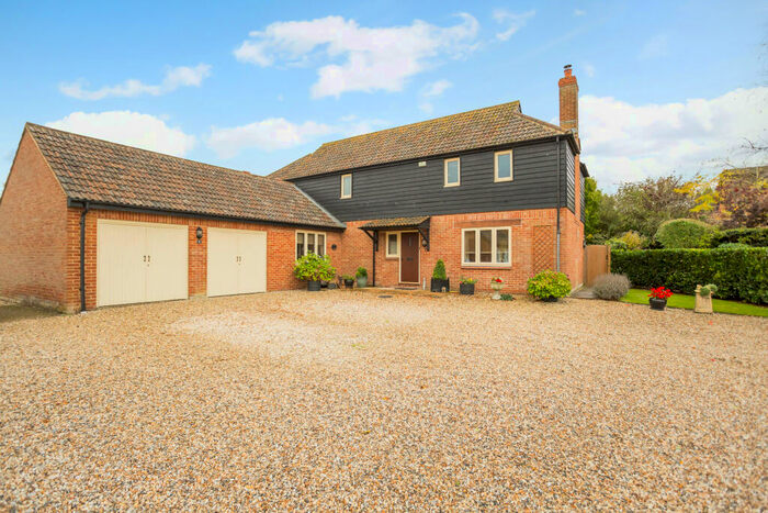 4 Bedroom Detached House For Sale In Oldbury Fields Cherhill, Calne, SN11