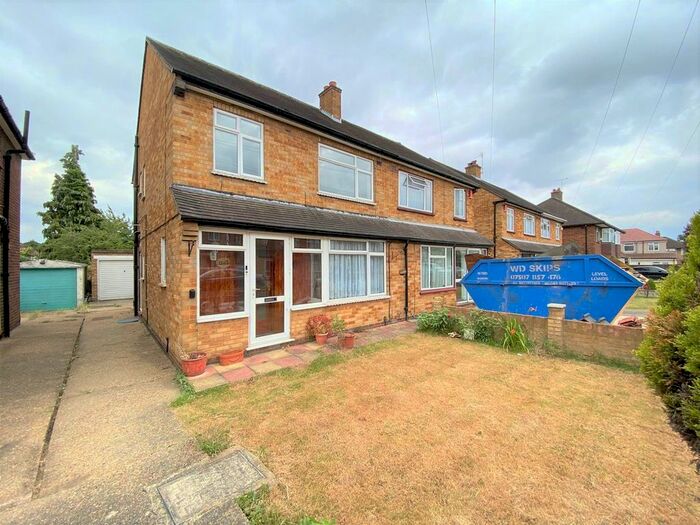 4 Bedroom Semi-Detached House To Rent In Meadow View Road, Hayes, UB4
