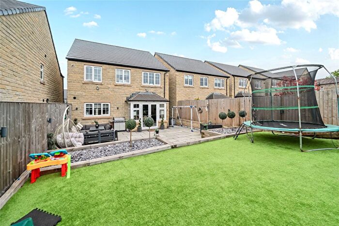 5 Bedroom Detached House For Sale In Thackley Grange, Thackley, BD10