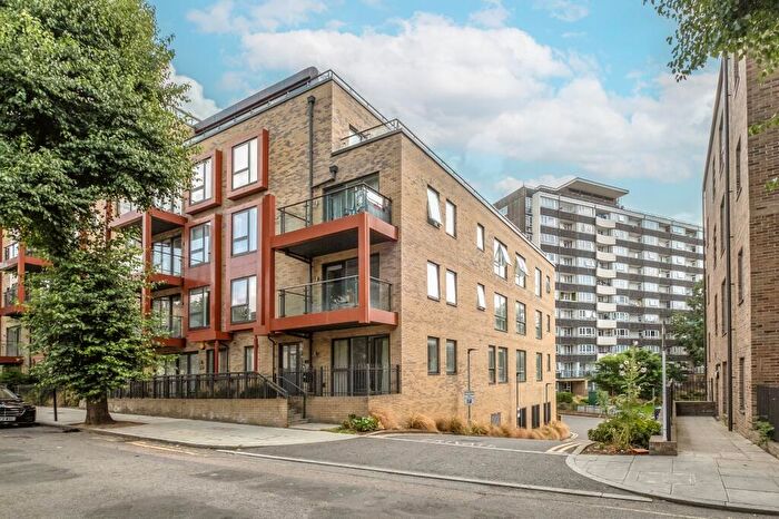 1 Bedroom Flat For Sale In Tollgate Gardens, London, NW6