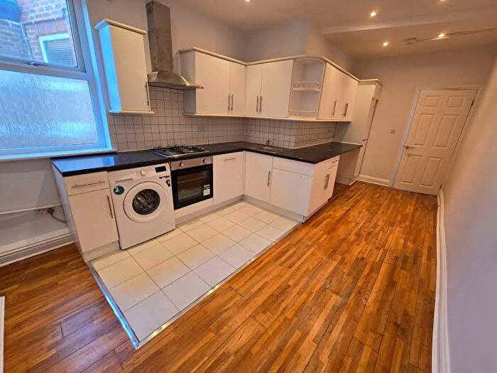 3 Bedroom Flat To Rent In East End Road, East Finchley, London, N2