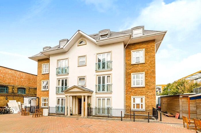 2 Bedroom Flat To Rent In High Street, Crouch End, London, N8