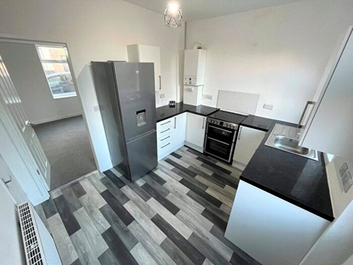 3 Bedroom End Of Terrace House To Rent In Racecommon Road, Barnsley, S70