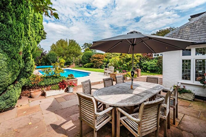6 Bedroom Detached House For Sale In The Old Street, Fetcham, KT22