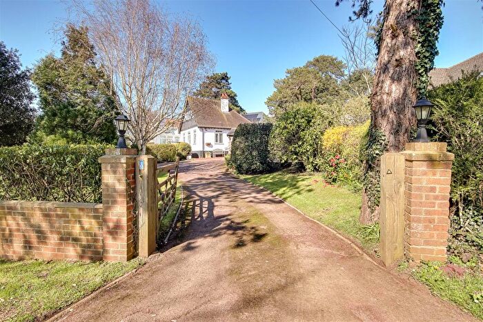 4 Bedroom Detached House For Sale In Heather Lane, High Salvington, Worthing, BN13