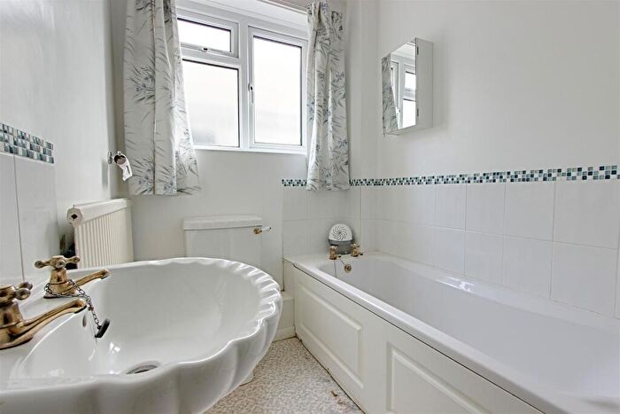 2 Bedroom Detached Bungalow For Sale In Ringwood Road, Brimington, Chesterfield, Derbyshire, S43