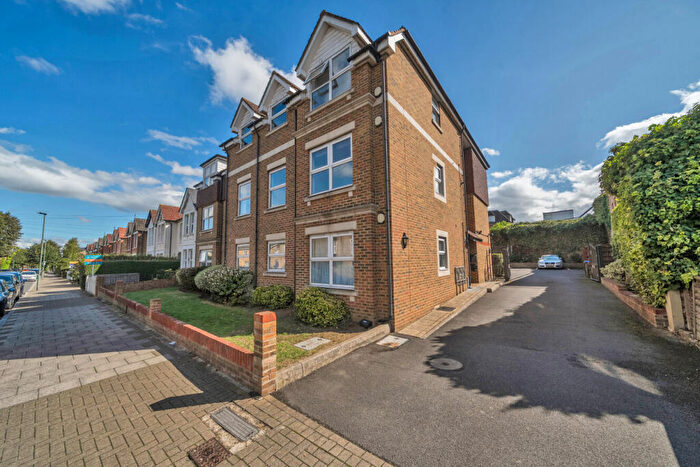 2 Bedroom Flat To Rent In Ravenscroft Road, Beckenham, BR3