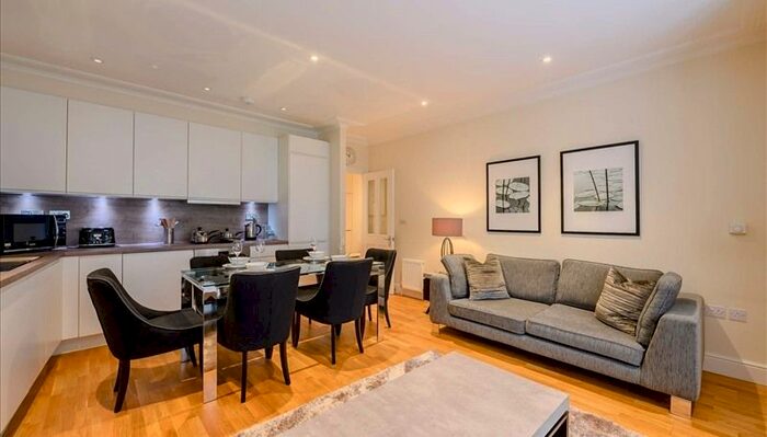 2 Bedroom Flat To Rent In Hamlet Gardens, Ravenscourt Park, London, W6