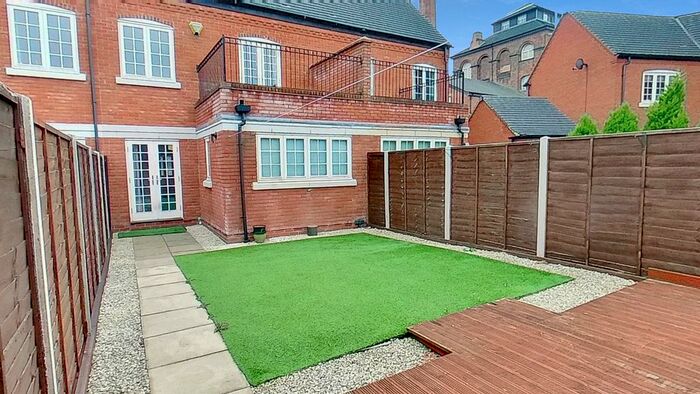 4 Bedroom Town House To Rent In Tiger Court, Burton-On-Trent, Staffordshire DE14