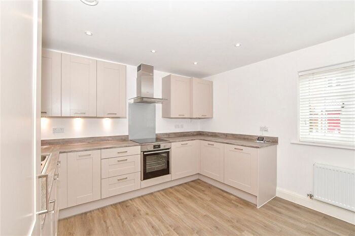 2 Bedroom Flat For Sale In Three Fields Road, Tenterden, Kent, TN30
