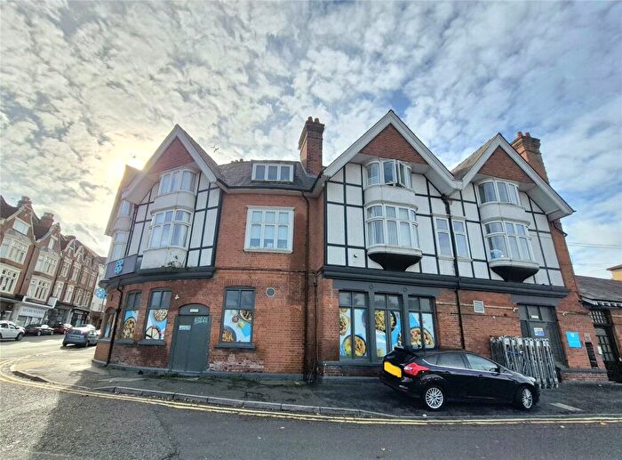 1 Bedroom Maisonette For Sale In Queens Road, Bournemouth, Dorset, BH2