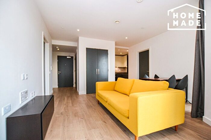 2 Bedroom Flat To Rent In Makers House, Stratford, E20