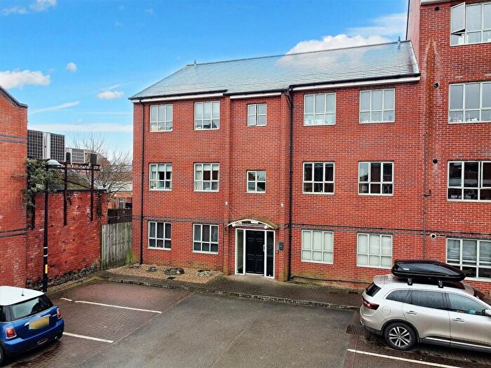 2 Bedroom Flat To Rent In Gamble Street, Nottingham, NG7