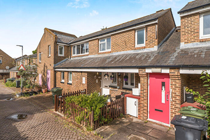 1 Bedroom Flat For Sale In Berry Lane, West Dulwich, London, SE21