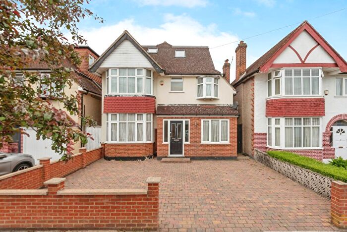 4 Bedroom Detached House For Sale In Gainsborough Road, New Malden, KT3
