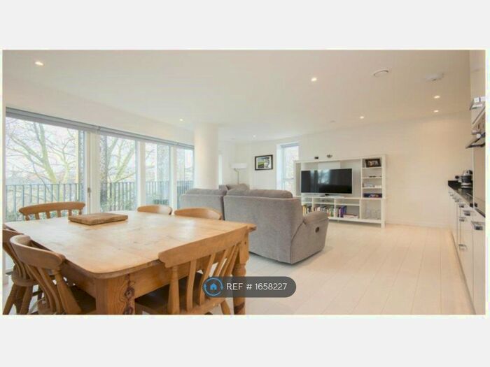 2 Bedroom Flat To Rent In Atkins Square, London, E8