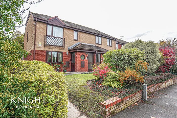 2 Bedroom Maisonette For Sale In Stuarts Way, Chapel Hill, Braintree, CM7