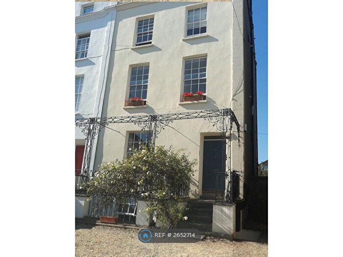 2 Bedroom Flat To Rent In West Park, Bristol, BS8