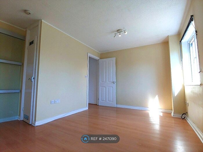 Studio To Rent In Victoria Street, Slough, SL1