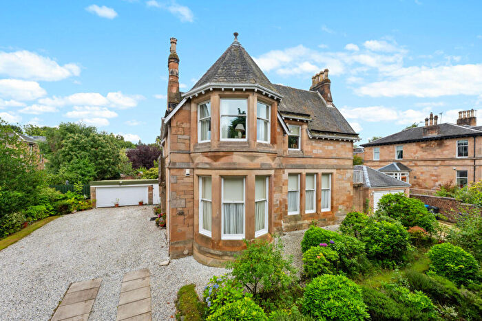 3 Bedroom Apartment For Sale In Albert Drive, Pollokshields, G41
