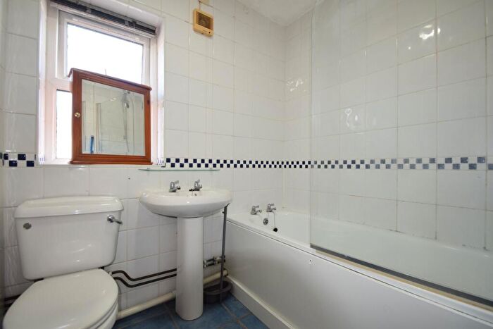 1 Bedroom Flat To Rent In Llanbleddian Gardens, Cathays, CF24