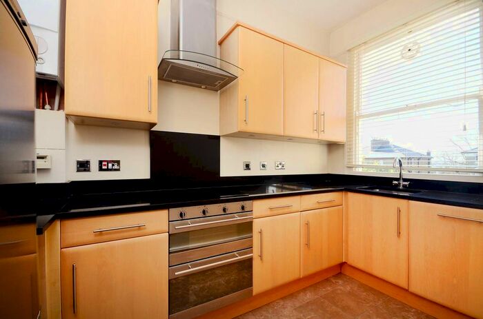 2 Bedroom Flat To Rent In Thornton Hill, Wimbledon Village, London, SW19