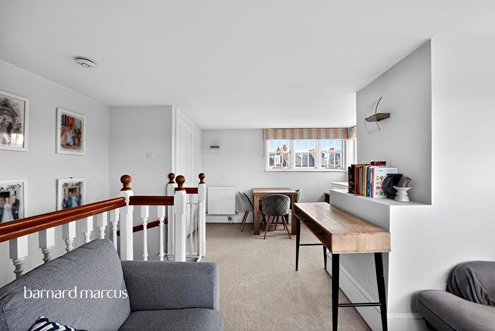 2 Bedroom Flat For Sale In Oakhill Road, London, SW15