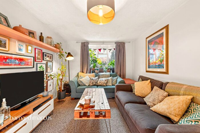 2 Bedroom Maisonette For Sale In Smallwood Road, London, SW17