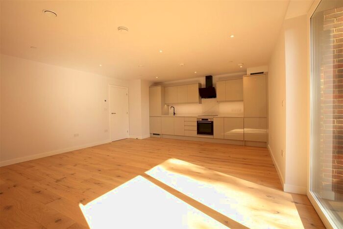 1 Bedroom Flat To Rent In Churchfield Road, Weybridge, KT13