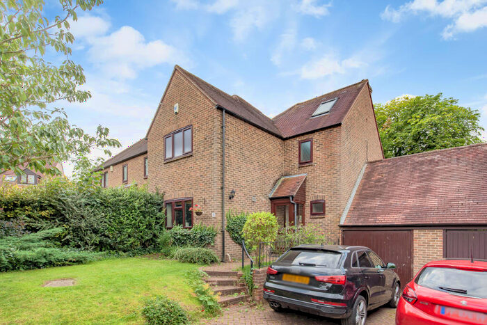 4 Bedroom Semi-Detached House To Rent In Cordrey Green, OX4