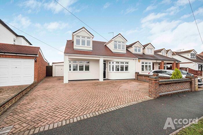 4 Bedroom Semi Detached House For Sale In Clyde Way, Romford, RM1