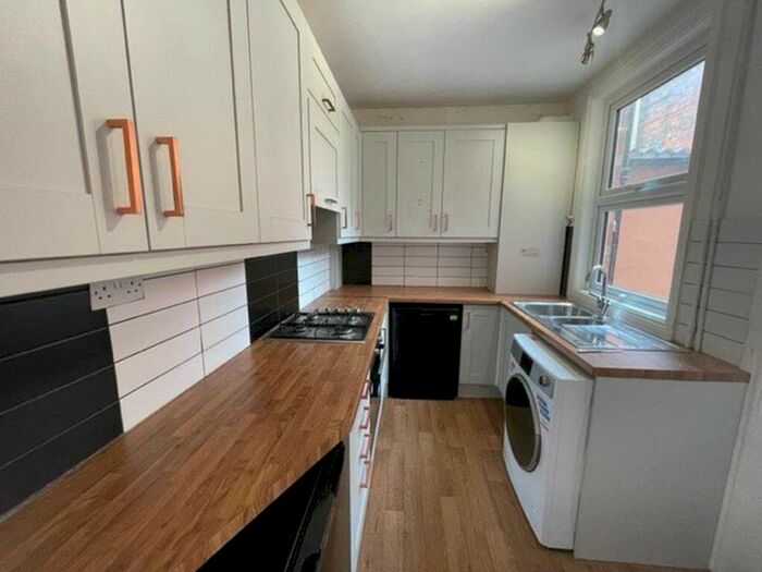 5 Bedroom Terraced House To Rent In Hartopp Road, Leicester, LE2