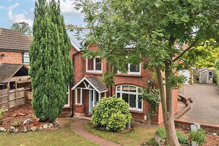 4 Bedroom Detached House For Sale In Sandhurst Road, Crowthorne, Berkshire, RG45