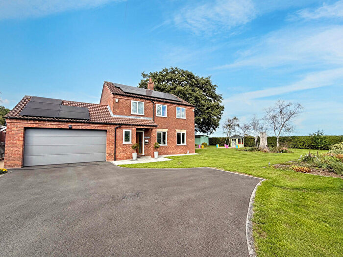 3 Bedroom Detached House For Sale In The Oaks, Newbridge Lane, Covenham St. Mary, LN11