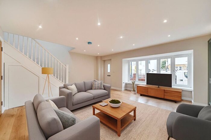 1 Bedroom Semi Detached House To Rent In Tulsemere Road, London, SE27