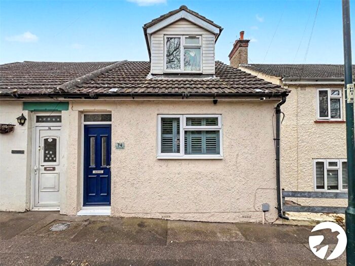 3 Bedroom Semi Detached House For Sale In Holcombe Road, Chatham, Kent, ME4