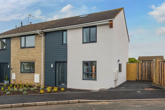 3 Bedroom Semi-Detached House To Rent In Cope Park, Almondsbury, Bristol, BS32