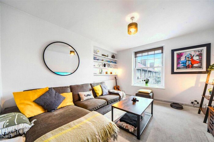 2 Bedroom Flat To Rent In Macauley Square, Clapham Old Town, London, SW4