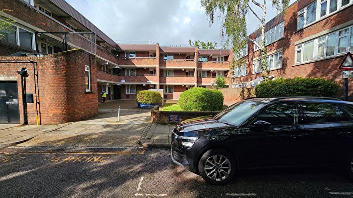 1 Bedroom Flat To Rent In Carey Gardens, London, SW8