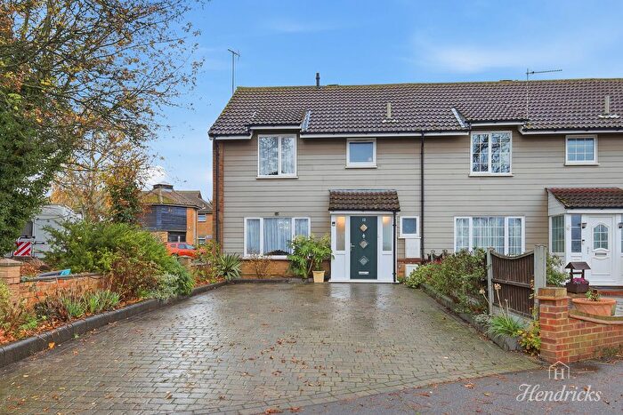 4 Bedroom Semi-Detached House For Sale In Rectory Park Drive, Basildon, SS13