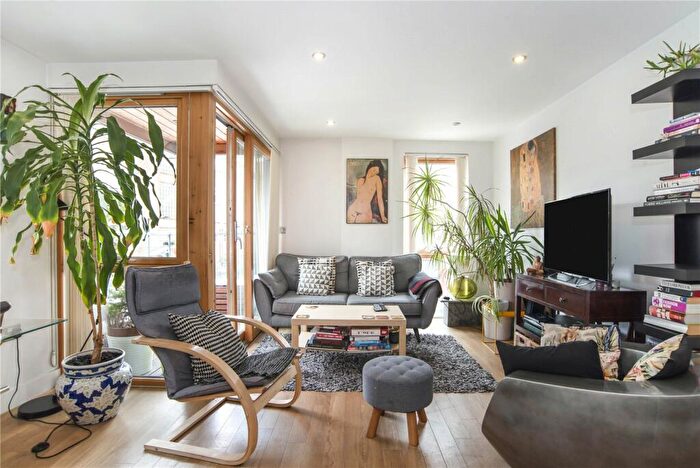 2 Bedroom Apartment To Rent In Old Bethnal Green Road, Bethnal Green, London, E2