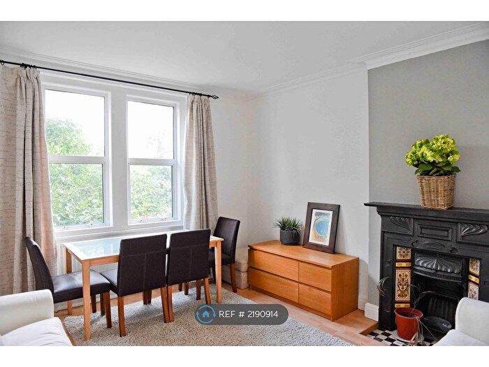 2 Bedroom Flat To Rent In Chatsworth Gardens, Acton, W3