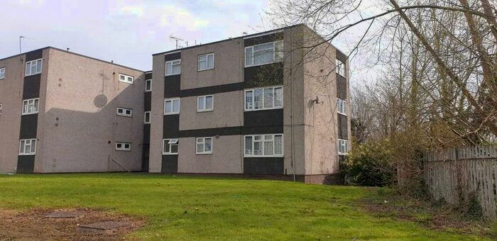 2 Bedroom Flat To Rent In Okement Drive, Wolverhampton, West Midlands, WV11
