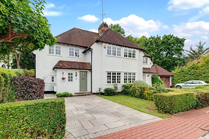 3 Bedroom Semi-Detached House For Sale In Brookland Close, London, NW11