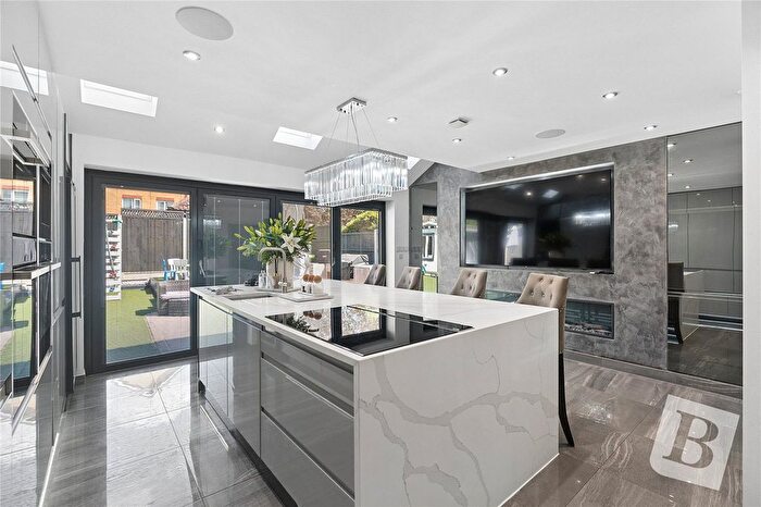 5 Bedroom Detached House For Sale In Brandon Close, Chafford Hundred, Grays, Essex, RM16